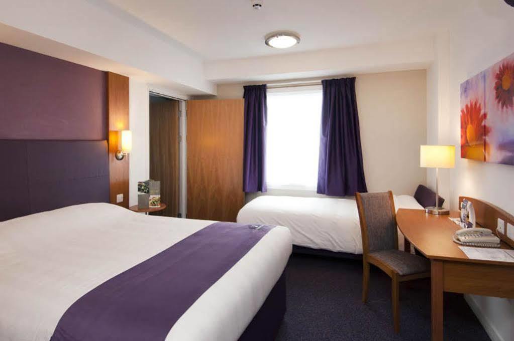 Premier Inn Бистер Экстерьер фото